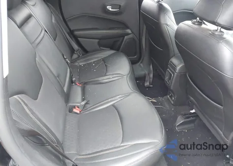 2019 Jeep Compass Latitude 4X4 z USA, uszkodzony, nr VIN 3C4NJDBBXKT750147